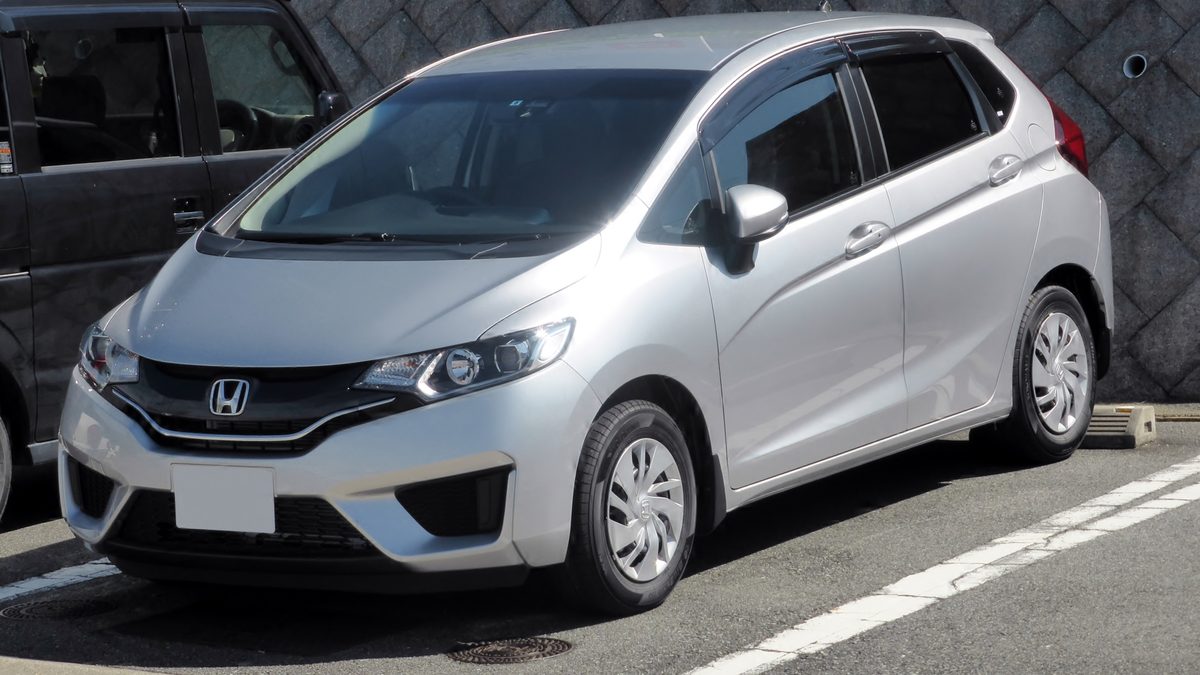 コンパクトカーの一例。5ドアハッチバック型の小型乗用車