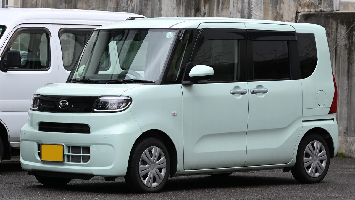 軽自動車の一例。スーパーハイトワゴン型の軽自動車