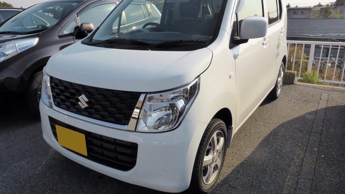 軽自動車の一例。ハイトワゴン型の軽自動車