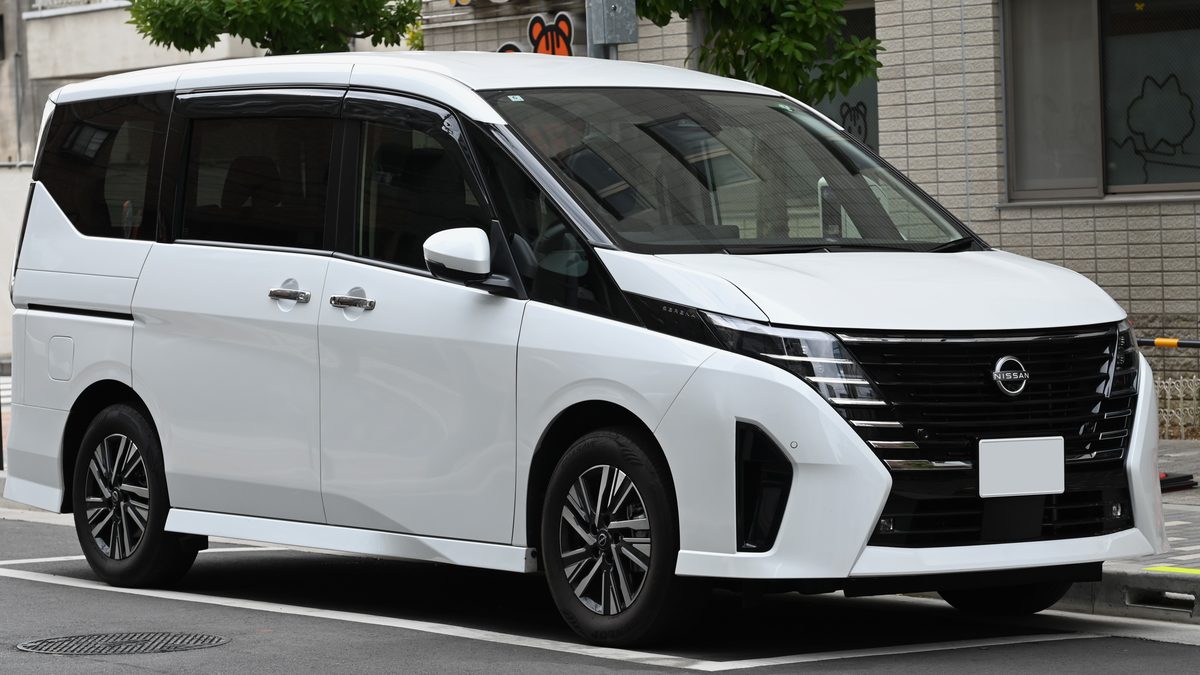 ミニバンの一例。両側スライドドアの3列シート車